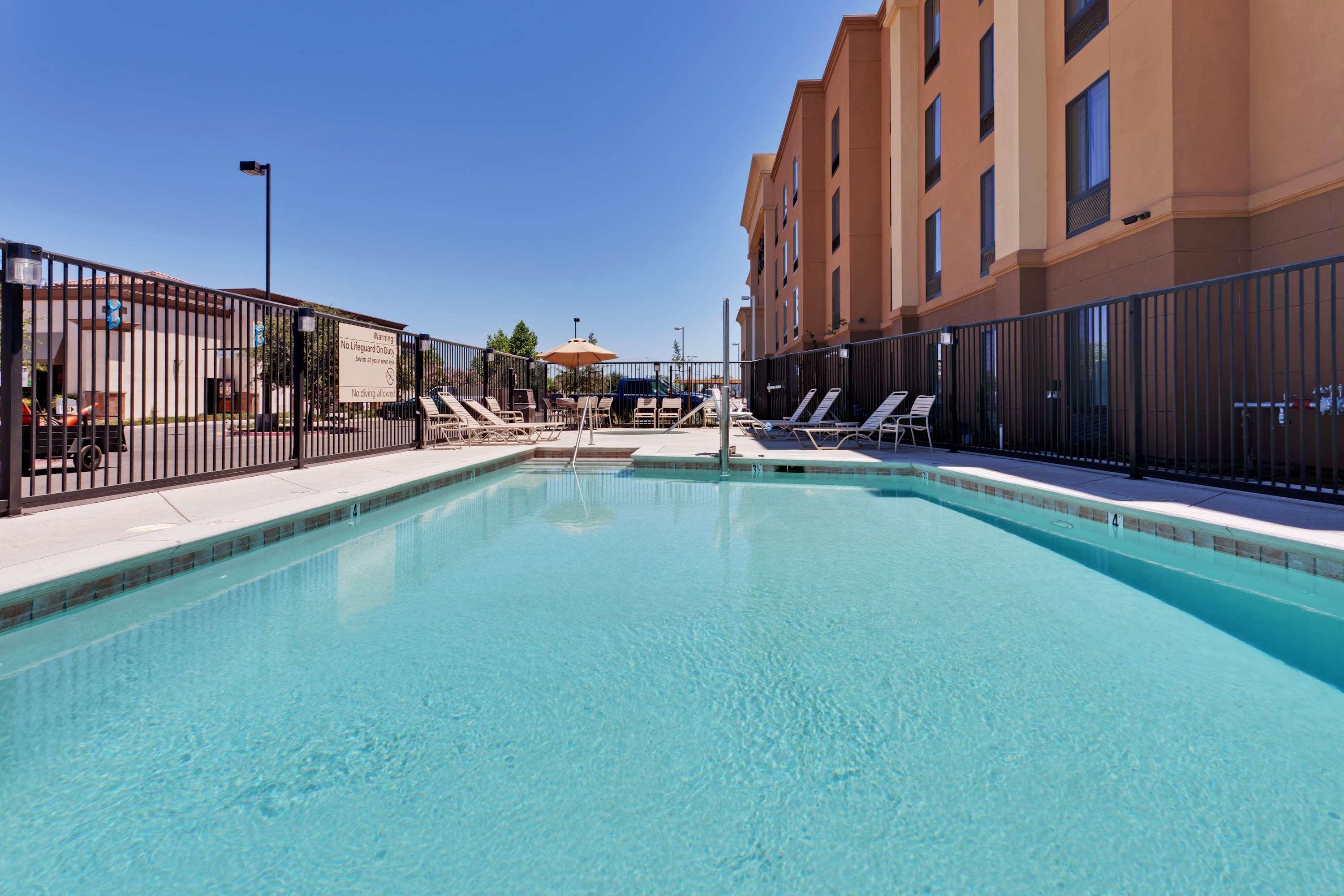 Hampton Inn & Suites Fresno - Northwest Herndon Facilities photo