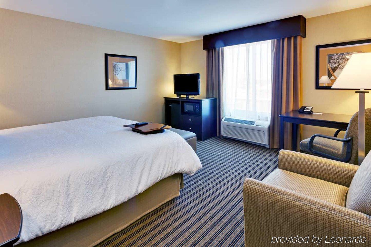 Hampton Inn & Suites Fresno - Northwest Herndon Room photo